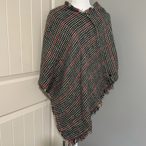 Reversible plaid ponchos - Picture 2 of 3